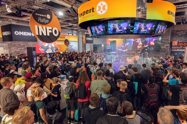 Tolle Stimmung in Halle 7.2a: Der Messeauftritt von expert war vor allem bei den jungen Besuchern sehr beliebt.