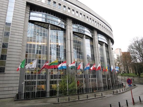 Mit Hochdruck arbeitet das EU-Parlament an der Umwerfung des Gefüges der Lebensmittel-Versorgungs-Kette.  Dies könnte zukünftig den gemeinsamen Einkauf im Verbund unmöglich machen, warnt DER MITTELSTANDSVERBUND.