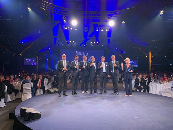 Der gesamte Vorstand der ANWR bei der abendlichen Gala zum 100. Geburtstag der Gruppe.