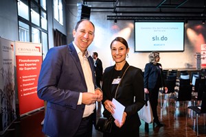 Daniel Kullmann, EK/servicegroup und Juliane Ibold, DER MITTELSTANDSVERBUND, auf dem Future Campus.