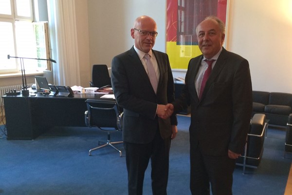 MITTELSTANDSVERBUND-Präsident Günter Althaus mit Staatssekretär Matthias Machnig bei einem Treffen am 1. September 2016 im Wirtschaftsministerium