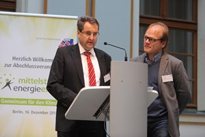 INTERSPORT-Vorstand Jochen Schnell (l.) mit INTERSPORT-Händler Peter Postleb