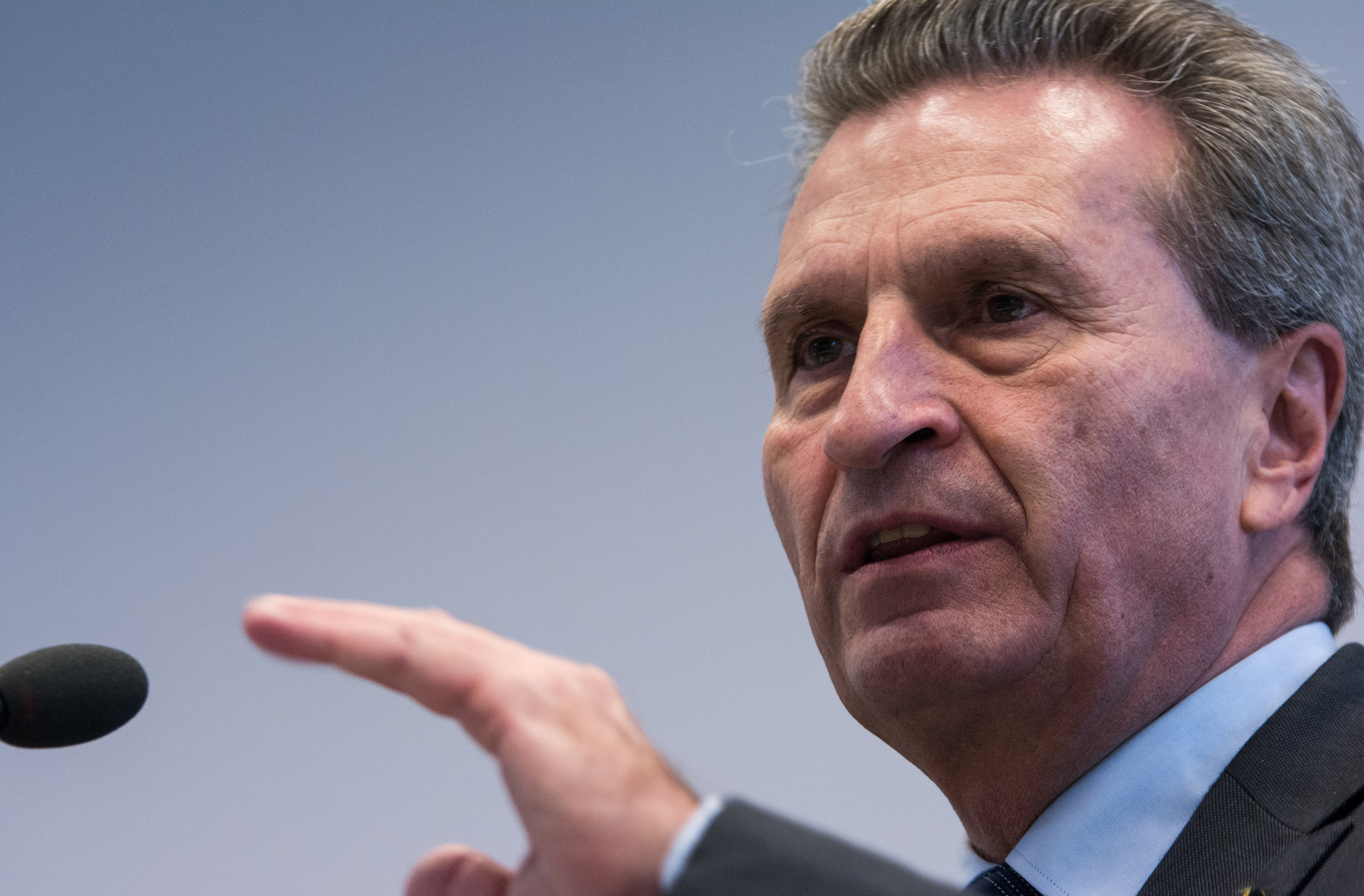 Günther Oettinger, EU-Kommissar für Digitale Wirtschaft und Gesellschaft bei seiner Rede zum Kongress "Einzelhandel 4.0" am 14. Dezember 2016 in Berlin.
