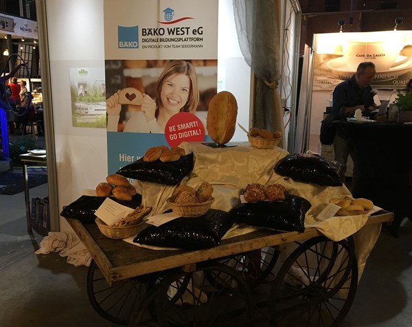 Auf der Messe Backhandwerk 6.0 in Mönchengladbach am 10. und 11. Januar verstärkte DER MITTELSTANDSVERBUND die Zusammenarbeit mit der Bäko West eG in Sachen Klimaschutz.