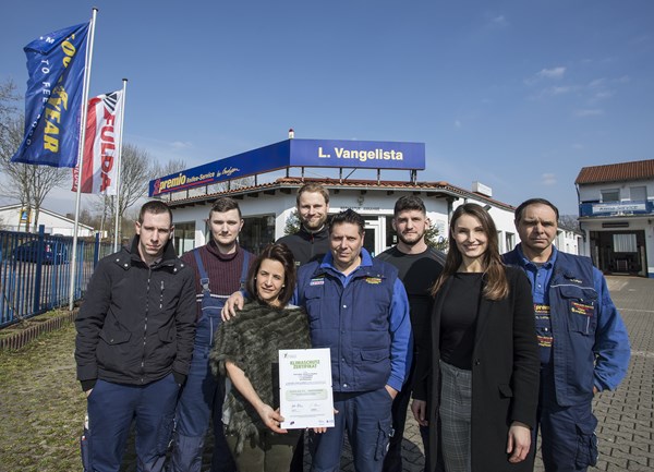 12.815 Kilogramm CO2-Emissionen hat Luigi Vangelista bereits eingespart und für dieses Engagement das Klimaschutzzertifikat des MITTELSTANDSVERBUNDES erhalten.