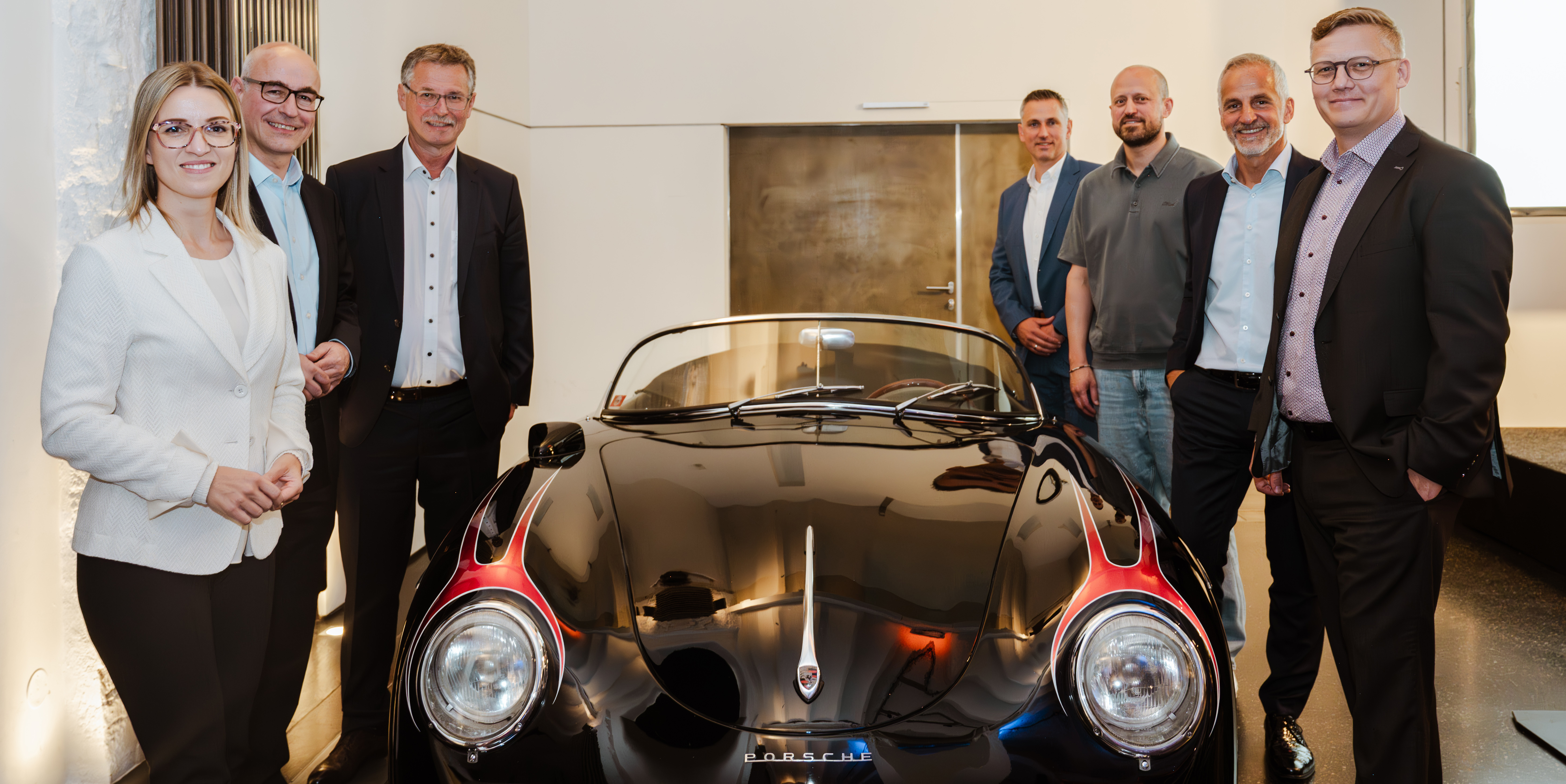 Das VEDES Vorstandsteam mit den Speakern im Automuseum Prototyp (v.l.n.r.):  Julia Graeber, Prof. Achim Wambach, Dr. Thomas Märtz, Dominik von Rodde, Dr. Marc Schumacher, Achim Weniger und Mathias Kempe
