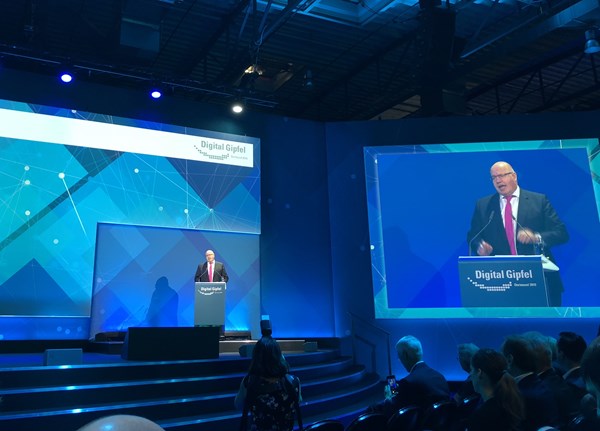 „Einer alleine wird es nicht schaffen“, mahnte Altmaier während der Eröffnungsrede des Digital Gipfels 2019.
