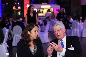 Staatsministerin Aydan Özoguz mit MITTELSTANDSVERBUND-Präsident Wilfried Hollmann