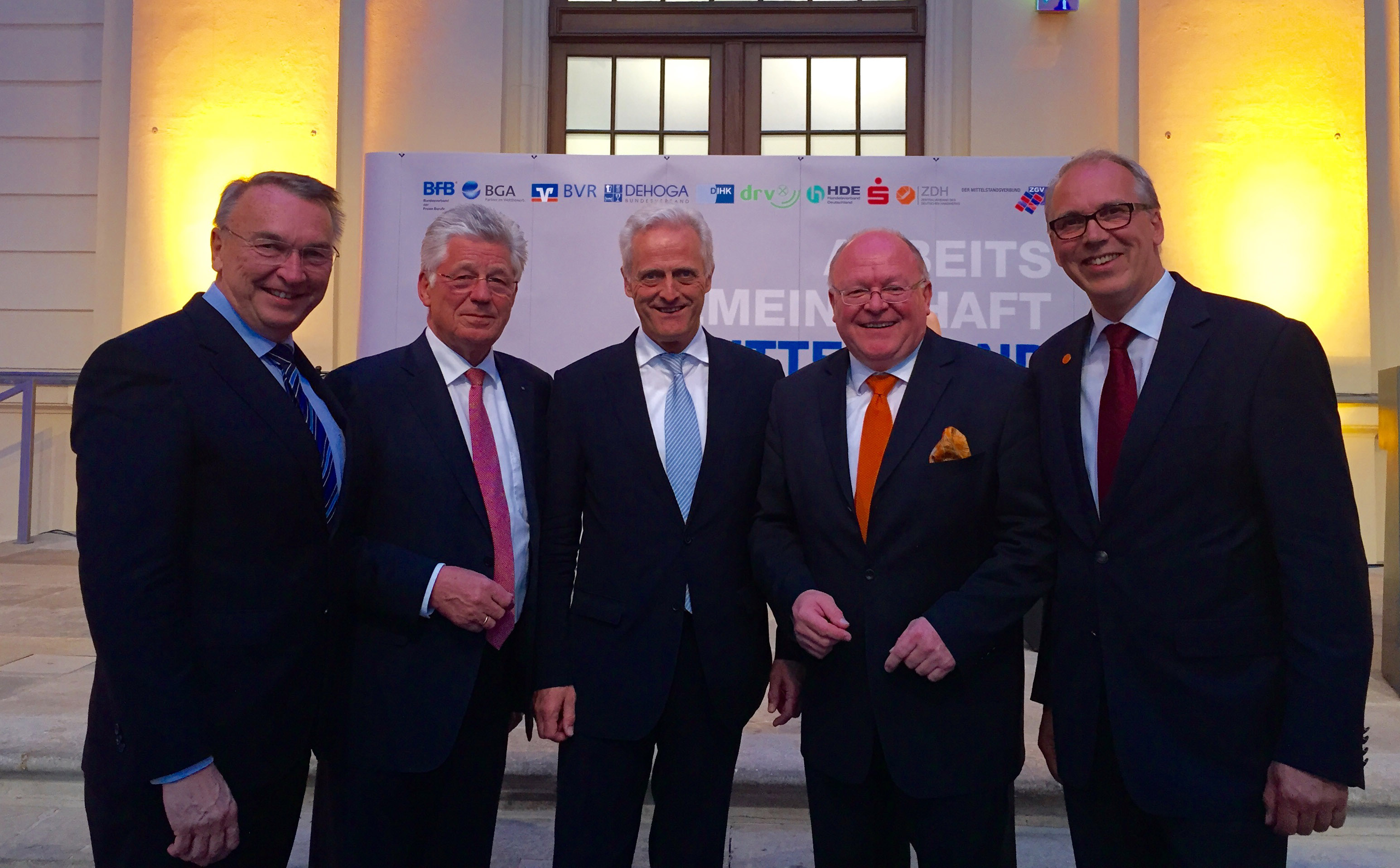 v.l.: Eckhard Schwarzer, Wilfried Hollmann, Peter Ramsauer, Artur Tybussek und Dr. Ludwig Veltmann auf dem Parlamentarischen Abend 2015 der AG Mittelstand