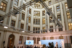 2019-11-19-Lichthof-BMU-©Mathias Richter-159.jpg