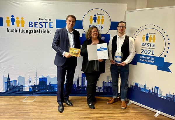 MEGA Vorstandsmitglied Dr. Peter Zillmer, Ausbildungsleiterin Katrin von der Born und Keith Schmidt, Spezialist für Recruiting und Personalmarketing bei der MEGA