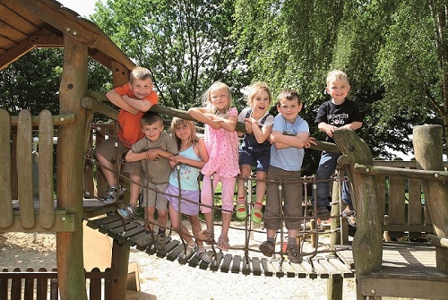 Glueckliche_Kinder_in_einem-SOS-Kinderdorf-cSOS-Kinderdorf_e.V.