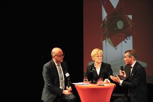 Politischer Abend mit Renate Künast, MdB und Prof. Michel Friedman zu Kreativpreisverleihung am 10. Mai 2017 in Berlin.