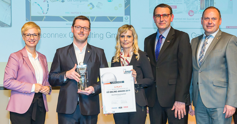 v.nr.: Mag. Doris Hummer, Wirtschaftskammer-Präsidentin OÖ mit Projektleiter Gerhard Nowak und Marketingleiterin Ingrid Kluge, die in Vertretung der Verbundgruppen-Zentrale der DIADORO Juweliere den Preis entgegennehmen durften.