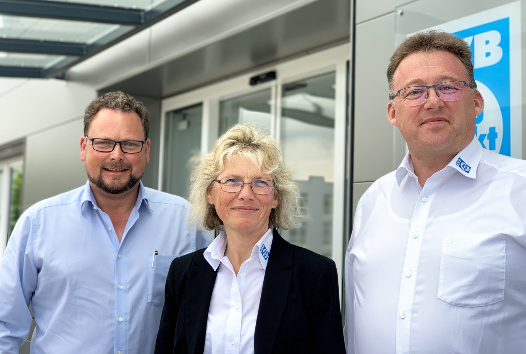 Das Führungsteam der EVB BauPunkt: von links Geschäftsführer Steffen Eberle, Prokuristin Nicole Kümmel und Geschäftsführer Tobias Pfeifer. 