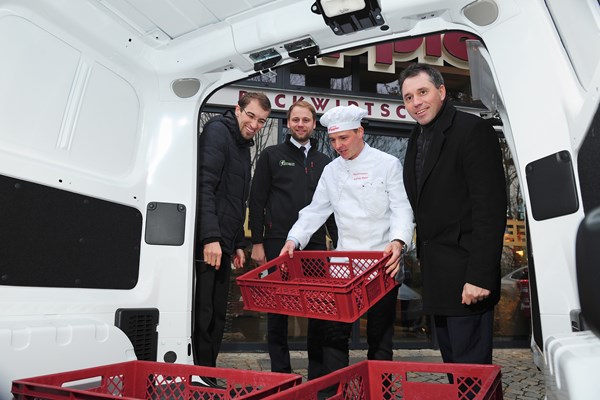 Elektroförderer (v.l.): Kay Grundig (Autocenter Dresden), Ernst Panse (Leiter Klima und Energie DER MITTELSTANDSVERBUND), Bäcker Andreas Wippler, Dr. Daniel Linke (Vorstand BÄKO Ost eG)