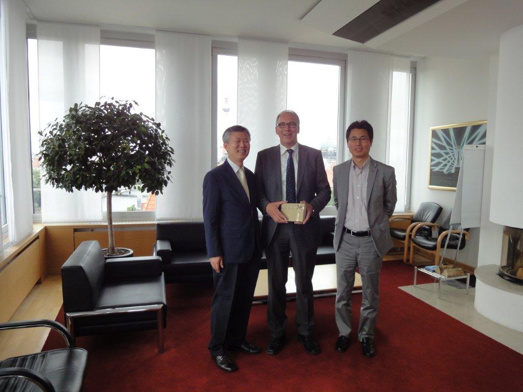 Bild-koreanische-Delegation