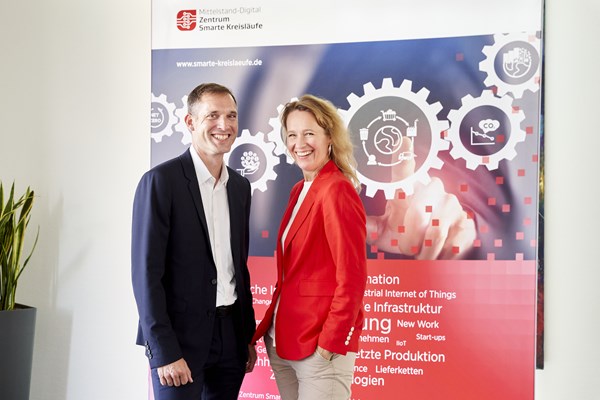 Tim Geier (Projektleiter) und Julia Romanova (PR)