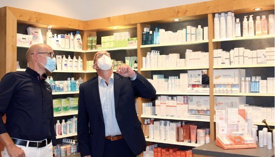 Die Beleuchtung im Fokus: Apotheker Wolff und Klimaprofi Zimmermann