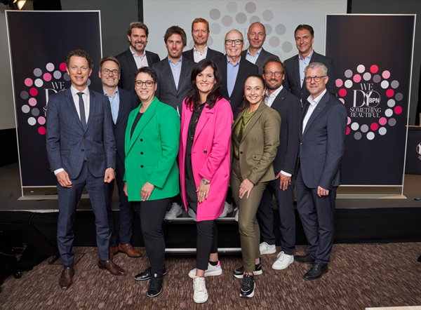 In der ersten Reihe von links nach rechts: Willi Becker, Stefan Thoben, Miriam Stephan, Andrea Kunzmann, Tanja Bublitz, Marc Niendorf, Rainer Eiden/ Obere Reihe von links nach rechts: Dr. Oliver Pieper, Christian Wiedemann, Dirk Cebulla, Stephan Seidel, Frank Haensel, Christian Lorenz