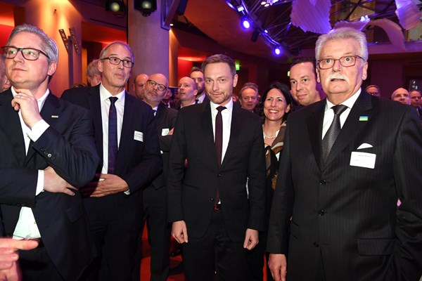 (v.l.) Dr. Andreas Trautwein, Vorsitzender der Geschäftsführung beim E/D/E, Dr. Ludwig Veltmann, Hauptgeschäftsführer des MITTELSTANDSVERBUNDES, Christian Lindner, Bundesvorsitzender der FDP