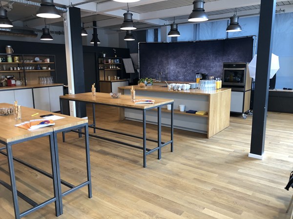 Der Campus bietet alles, was FoodTechis sich wünschen: Workshop Space, Media Kitchen, Event Space, Inkubator, Academy und natürlich Arbeitsplätze für Startups und Coworking-Möglichkeiten.