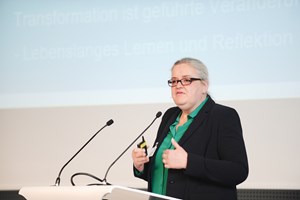 Prof. Sabine Fischer (UdK Berlin) auf dem Mittelstandsgipfel PEAK am 10. Mai 2017 in Berlin.