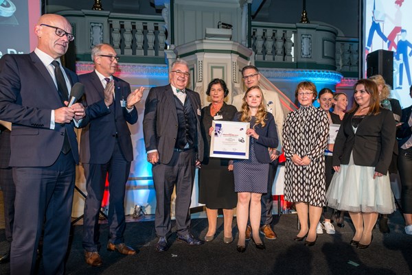 „Wir sind überglücklich, dass wir den Kreativpreis gewonnen haben. Der Arbeitsmarkt verändert sich und wir sind stolz, dass wir das Wohlbefinden unserer Mitarbeiter in den Fokus unserer Firmenphilosophie stellen.", so Fehske.