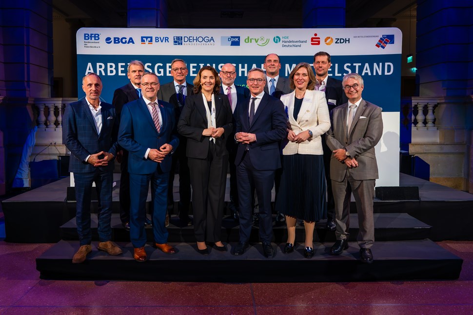 Die Arbeitsgemeinschaft Mittelstand zusammen mit Karsten Wildberger, Bundesminister für Digitales und Staatsmodernisierung.