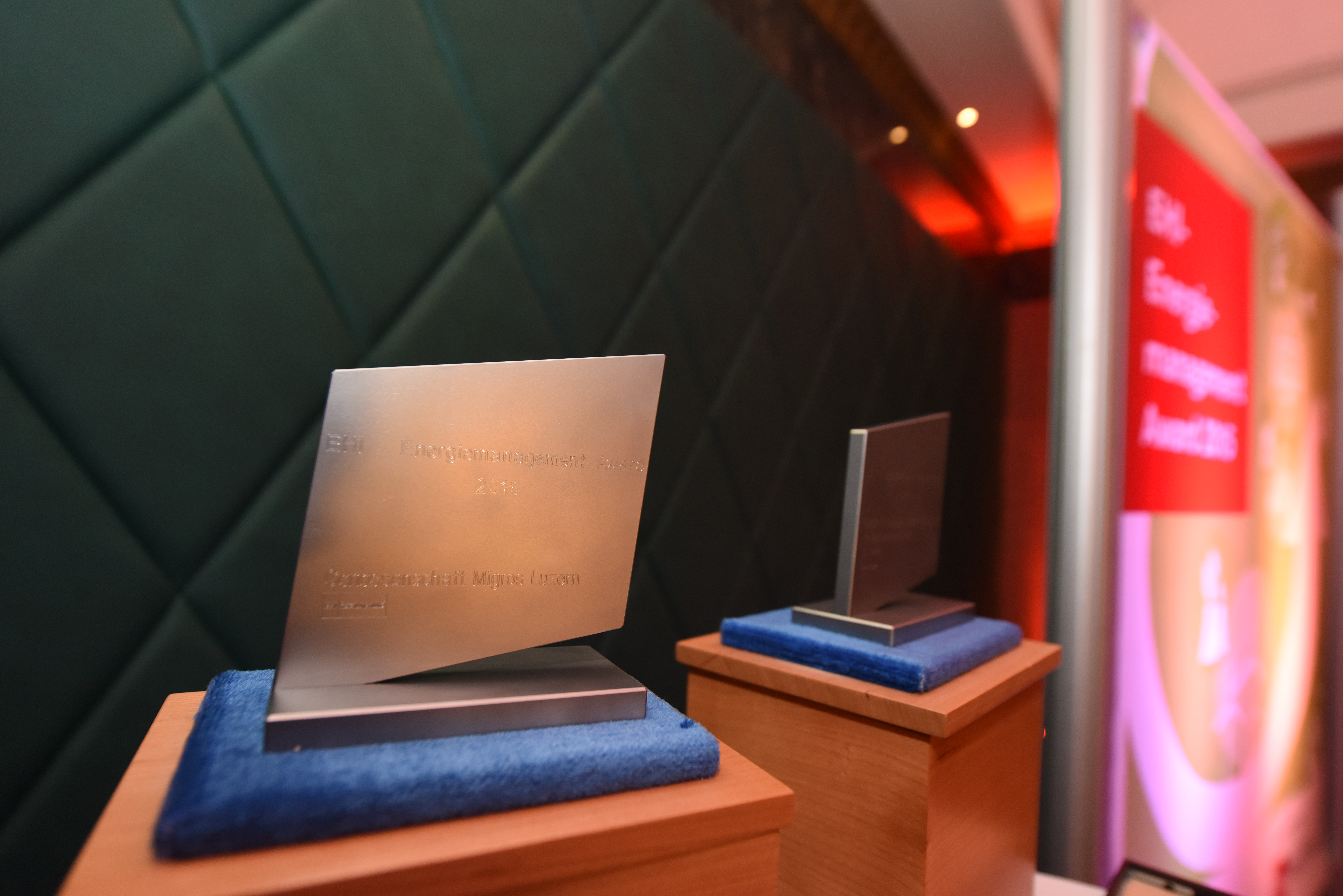 Der EHI-Energiemanagement Award wird jährlich an besonders innovative Energiesparkonzepte im Handel vergeben.