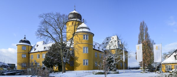 Blick auf Schloss Montabaur im Winter