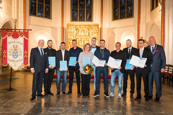Die diesjährigen Absolventen des „Vorarbeiters“ bekamen im Herbst in Hamburg ihre Urkunden überreicht .