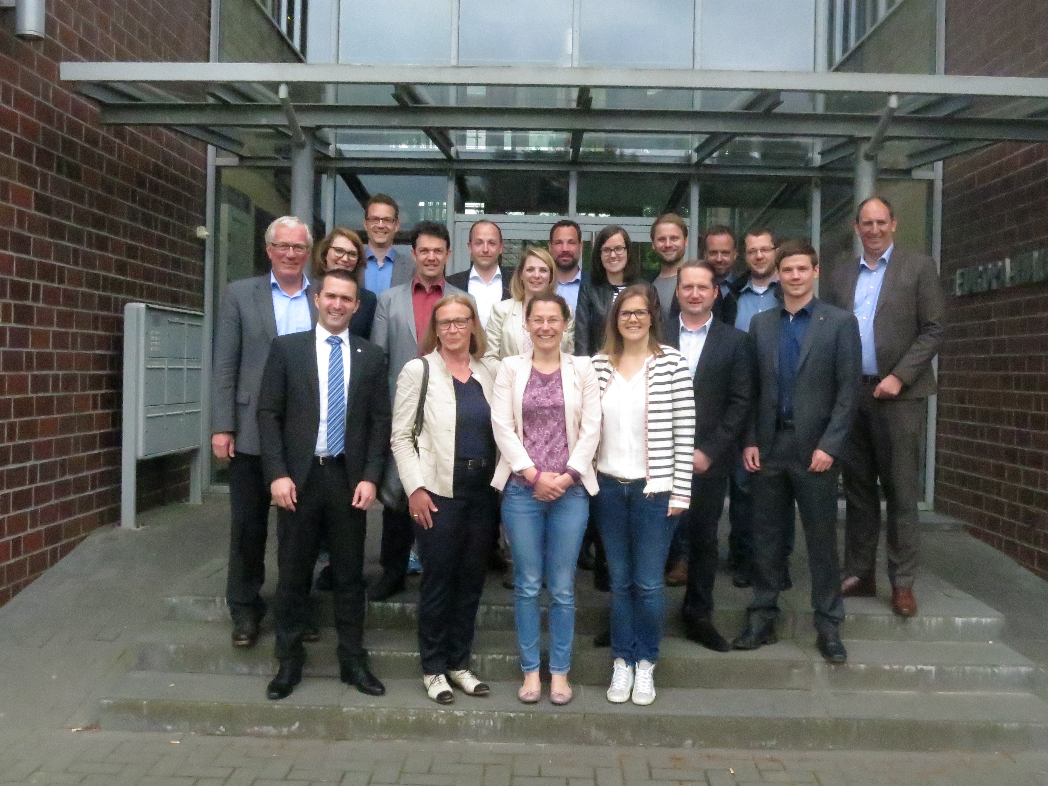 Gruppenbild der Teilnehmer an der Frühjahrssitzung des Arbeitskreises Öffentlichkeitsarbeit am 24./25.05.2016 bei KüchenTreff in Wildehausen.