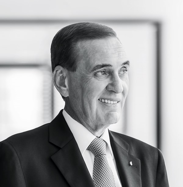 Hans Strothoff verstarb am 11. August nach schwerer Krankheit im Alter von 69 Jahren. 