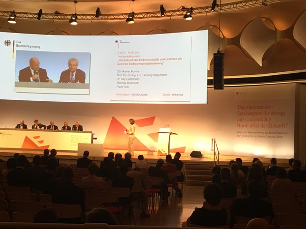 Rund 700 Experten nahmen an der Nationalen Fach- und Ideenkonferenz der Bundesregierung am 6. und 7. Juni 2016 in Berlin teil.