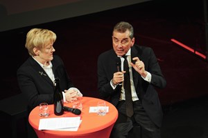 Politischer Abend mit Renate Künast, MdB und Prof. Michel Friedman zu Kreativpreisverleihung am 10. Mai 2017 in Berlin.