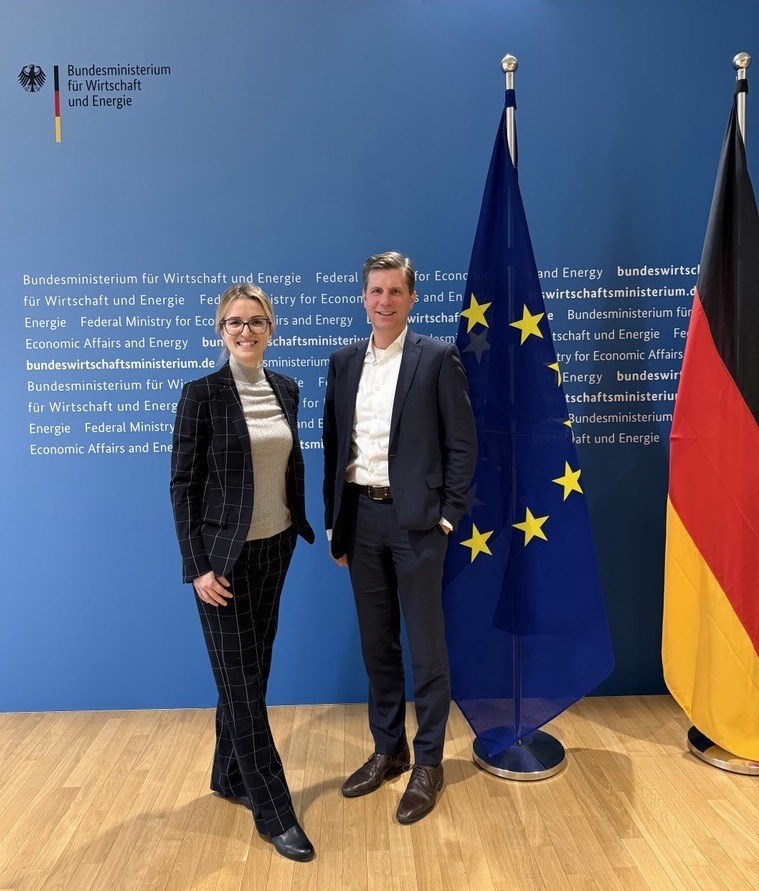 Julia Graeber, Vorstandsvorsitzende VEDES und Vizepräsidentin DER MITTELSTANDSVERBUND, und Dr. Henning Bergmann, Hauptgeschäftsführer DER MITTELSTANDSVERBUND