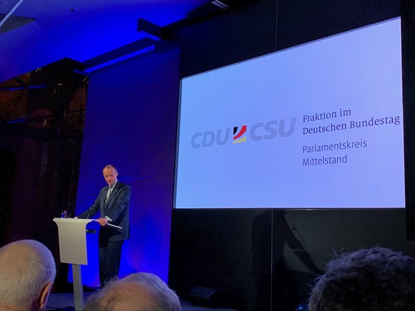 Der Parlamentskreis Mittelstand beleuchtete bei seinem Neujahrsempfang mit prominenten Unionspolitikern wie Friedrich Merz die Schwelle in die zwanziger Jahre.