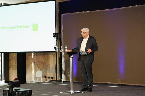  Karl Trautmann erklärt, welche Rolle das Thema Vertrauen in der Unternehmung ElectronicPartner spielt.
