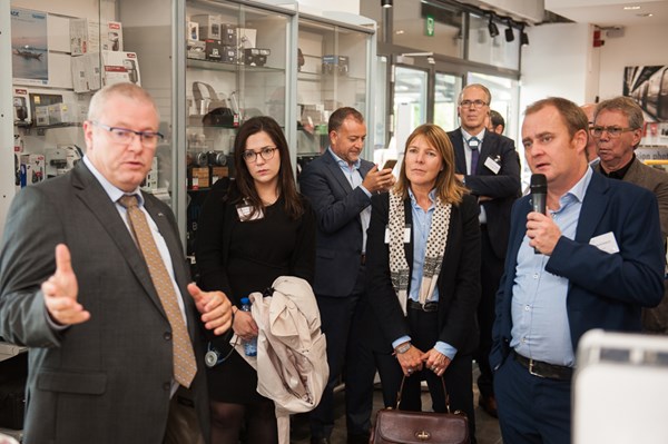 Reger Austausch der Teilnehmer auf der Generalversammlung von Independent Retail Europe