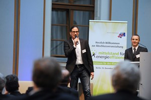 Geschäftsführer Bogenschütz (l.) mit Energieberater Rosenfeld (r.)