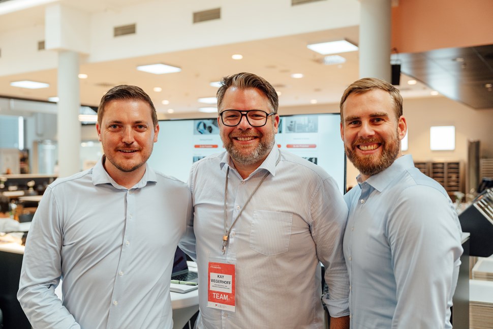 Kevin Braatz, ServiCon eG, Kay Wegerhoff, Prokurist bei SABU Schuh & Marketing GmbH und Michael Schäl, ServiCon eG